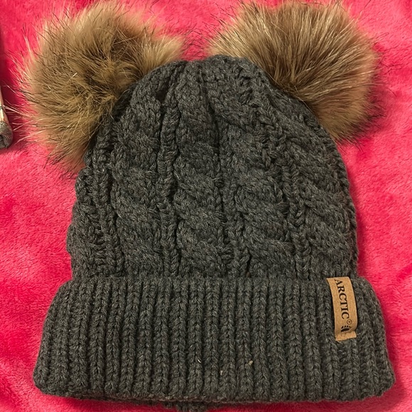 arctic Accessories - Grey Arctic Paw bear‎ ear beanie NWT